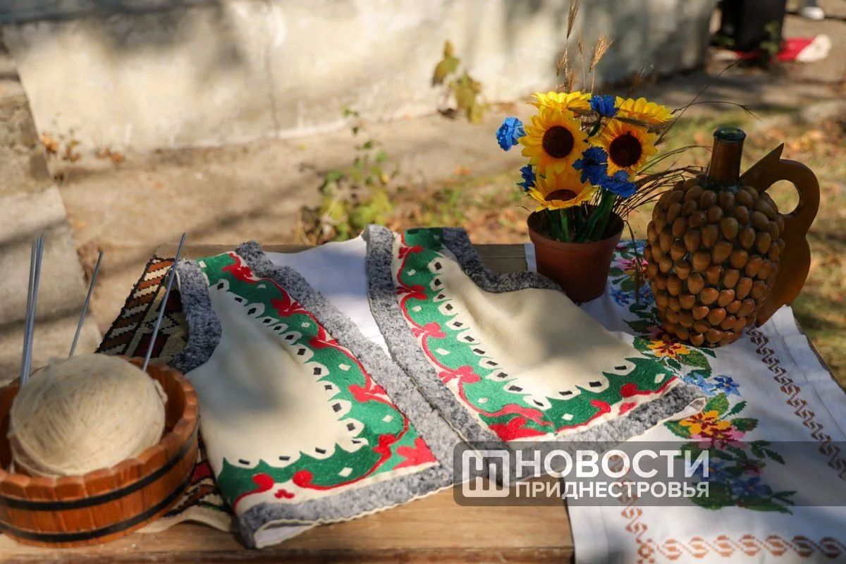 Украинский колорит у домика Бендерского политеха Украинский колорит у домика Бендерского политеха