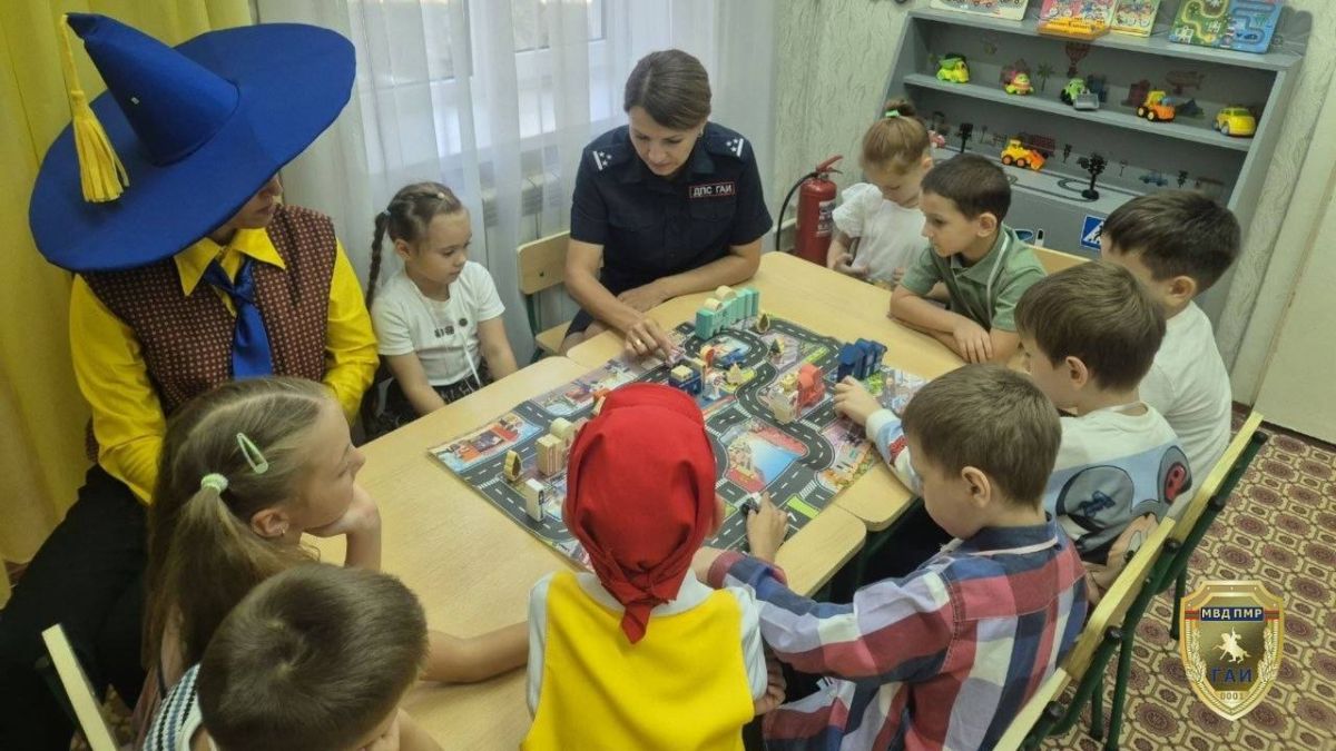 Сотрудники ГАИ в гостях у дошколят Сотрудники ГАИ в гостях у дошколят