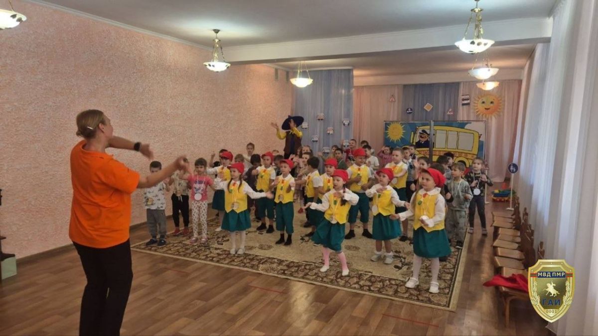 Сотрудники ГАИ в гостях у дошколят Сотрудники ГАИ в гостях у дошколят
