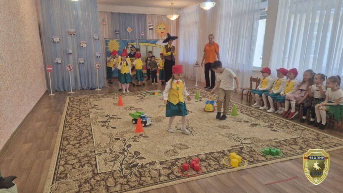 Сотрудники ГАИ в гостях у дошколят Сотрудники ГАИ в гостях у дошколят
