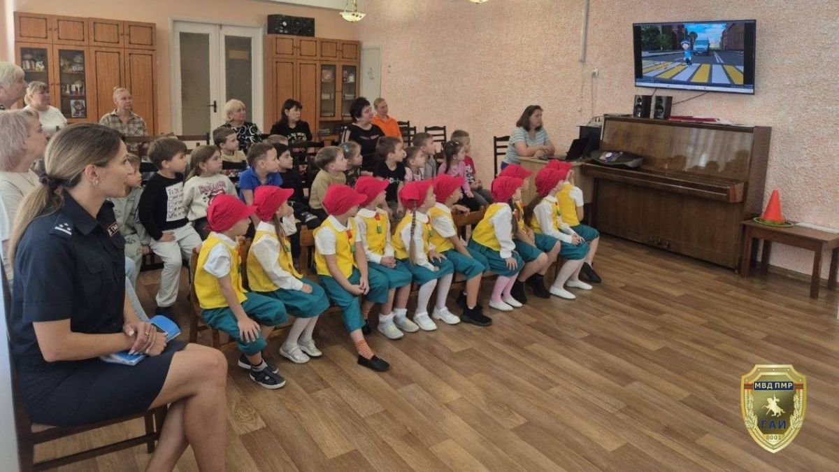 Сотрудники ГАИ в гостях у дошколят Сотрудники ГАИ в гостях у дошколят