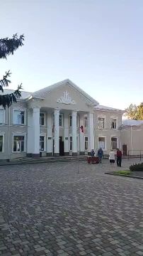 На избирательном участке звучат патриотические песни и популярные музыкальные композиции