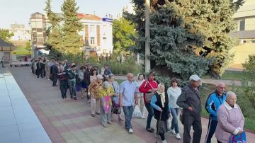 Избирательные участки в Приднестровье открылись под гимн России