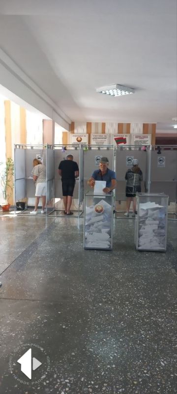 В тираспольской школе №18 в столичном микрорайоне Октябрьский работают два избирательных участка для голосования на выборах в Госдуму РФ В тираспольской школе №18 в столичном микрорайоне Октябрьский работают два избирательных участка для голосования на выборах в Госдуму РФ