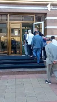 Участки открылись под звуки Гимна России