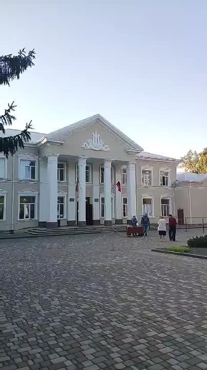 На избирательном участке звучат патриотические песни и популярные музыкальные композиции
