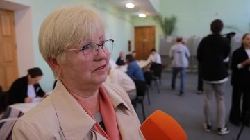 Татьяна Ивановна не может сдержать слёз, пока рассказывает, почему пришла голосовать на выборах в Госдуму: