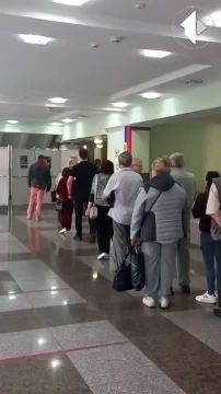 Люди продолжают идти на выборы, поток не уменьшается