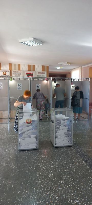 В тираспольской школе №18 в столичном микрорайоне Октябрьский работают два избирательных участка для голосования на выборах в Госдуму РФ В тираспольской школе №18 в столичном микрорайоне Октябрьский работают два избирательных участка для голосования на выборах в Госдуму РФ