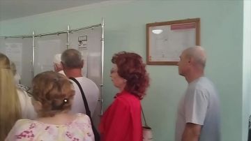 К полудню явка заметно прибавила — на участках оживленно, появляются очереди