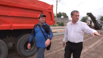 На «круге» возле пивзавода продолжают ремонтировать дорогу
