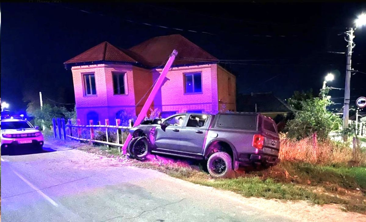 Пьяные военные попали в аварию на служебной машине на севере Молдовы