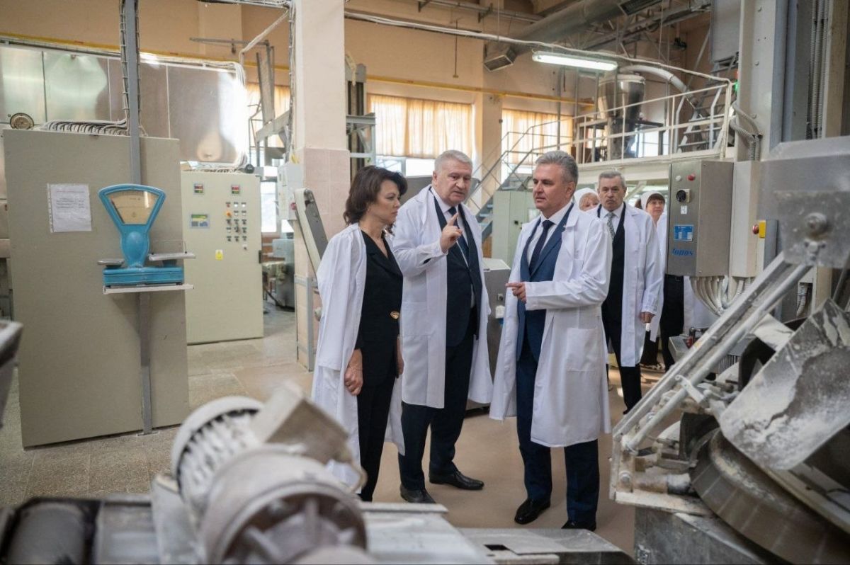 Вадим Красносельский посетил Тираспольский хлебокомбинат, который уже 92 года обеспечивает жителей республики хлебобулочной и кондитерской продукцией Вадим Красносельский посетил Тираспольский хлебокомбинат, который уже 92 года обеспечивает жителей республики хлебобулочной и кондитерской продукцией