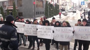 «Когда вы снизите тарифы?» – с таким лозунгом в 2018-м на митинг выходил будущий министр иностранных дел Молдовы Михаил Попшой