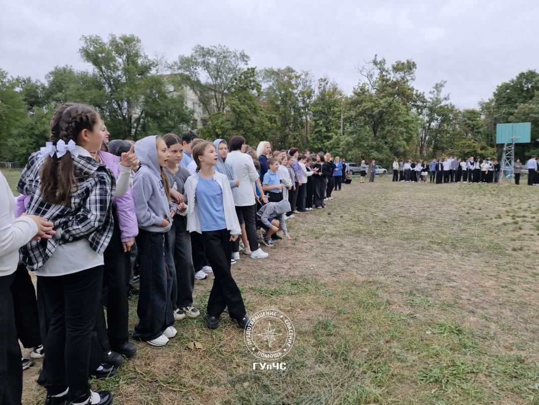 Возгорание в библиотеке — легенда тренировки по эвакуации в первой днестровской школе Возгорание в библиотеке — легенда тренировки по эвакуации в первой днестровской школе