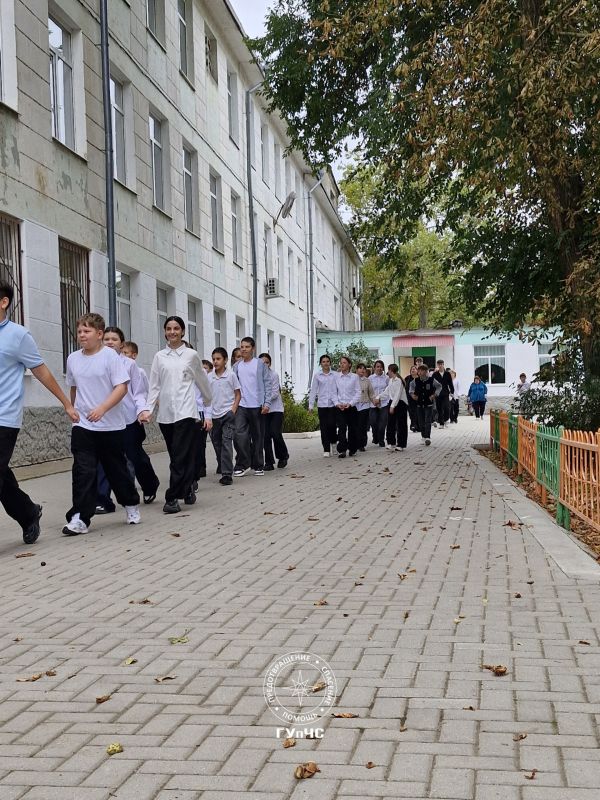 Возгорание в библиотеке — легенда тренировки по эвакуации в первой днестровской школе Возгорание в библиотеке — легенда тренировки по эвакуации в первой днестровской школе