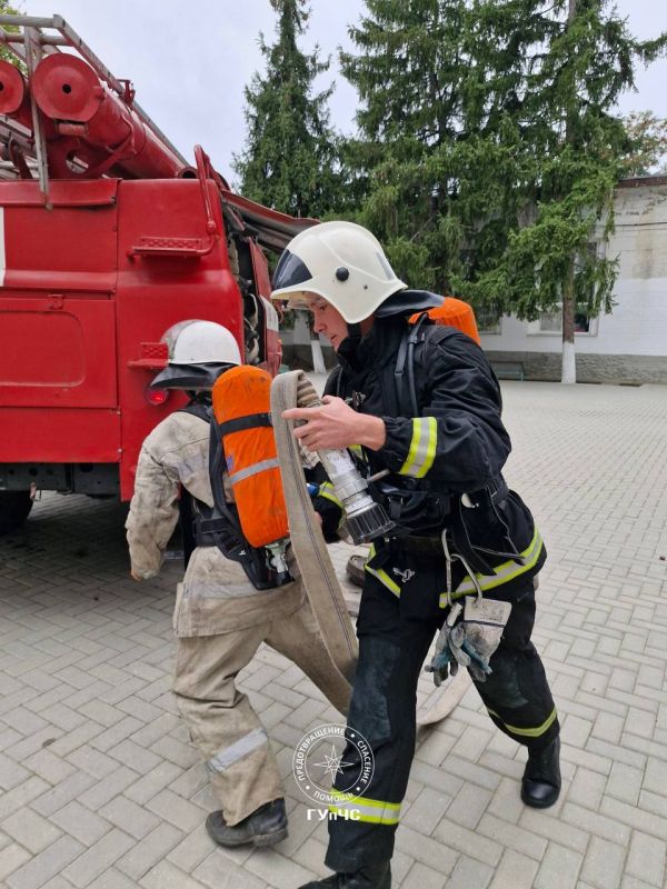 Возгорание в библиотеке – легенда тренировки по эвакуации в первой днестровской школе Возгорание в библиотеке – легенда тренировки по эвакуации в первой днестровской школе
