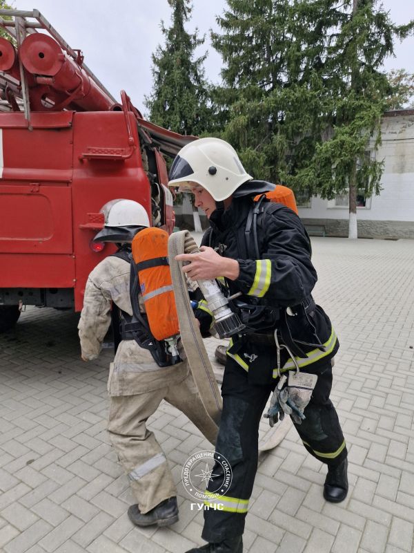 Возгорание в библиотеке — легенда тренировки по эвакуации в первой днестровской школе Возгорание в библиотеке — легенда тренировки по эвакуации в первой днестровской школе