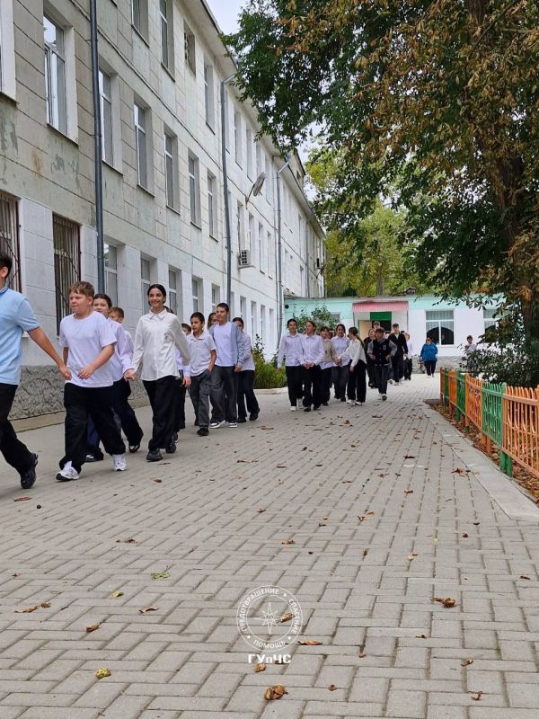 Возгорание в библиотеке – легенда тренировки по эвакуации в первой днестровской школе Возгорание в библиотеке – легенда тренировки по эвакуации в первой днестровской школе