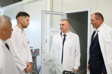 Глава государства продегустировал продукцию расположенного в селе Коротное цеха переработки молока