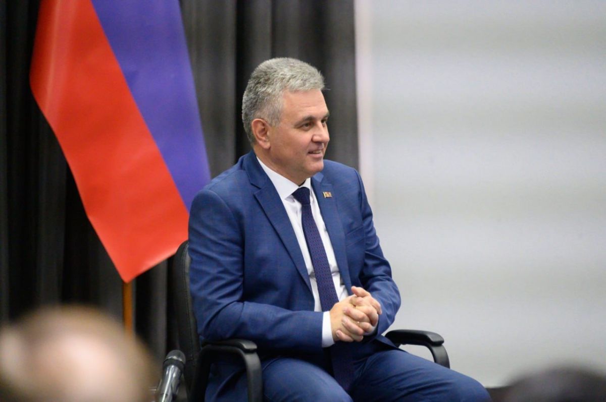 Президент Красносельский встретился молодыми приднестровцами, которые участвовали в Международном фестивале молодёжи в Екатеринбурге Президент Красносельский встретился молодыми приднестровцами, которые участвовали в Международном фестивале молодёжи в Екатеринбурге