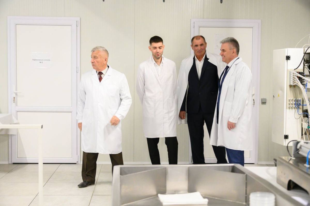 Президент Вадим Красносельский также посетил цех переработки молока в Коротном Президент Вадим Красносельский также посетил цех переработки молока в Коротном