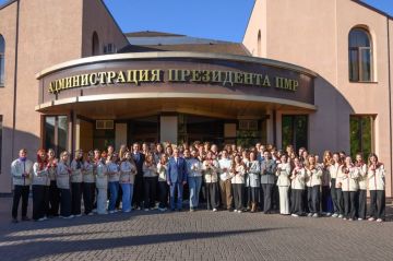 Президент Красносельский встретился молодыми приднестровцами, которые участвовали в Международном фестивале молодёжи в Екатеринбурге
