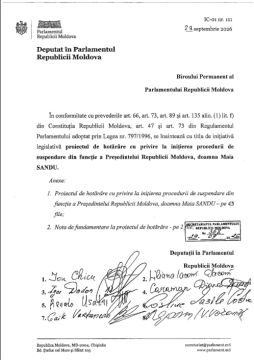 В проекте акта об объявлении импичмента Майе Санду, главе государства инкриминируют нарушение конституционных статей 1 - о суверенном, независимом и демократическом правовом государстве; 2 - об узурпации власти; 3 - о...