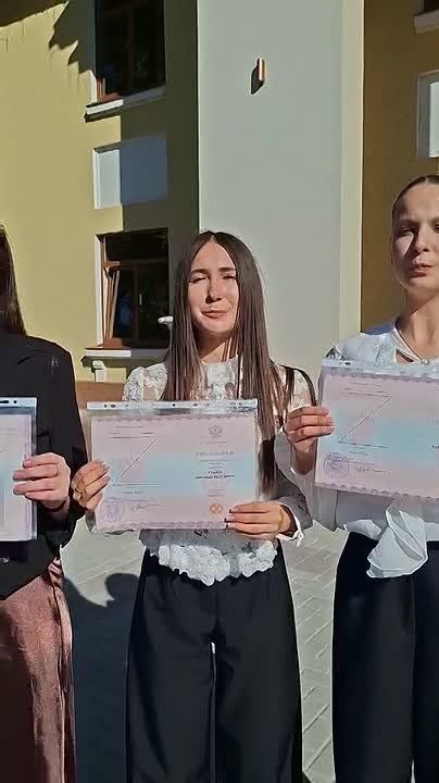В Каменке выпускники получили аттестаты российского образца