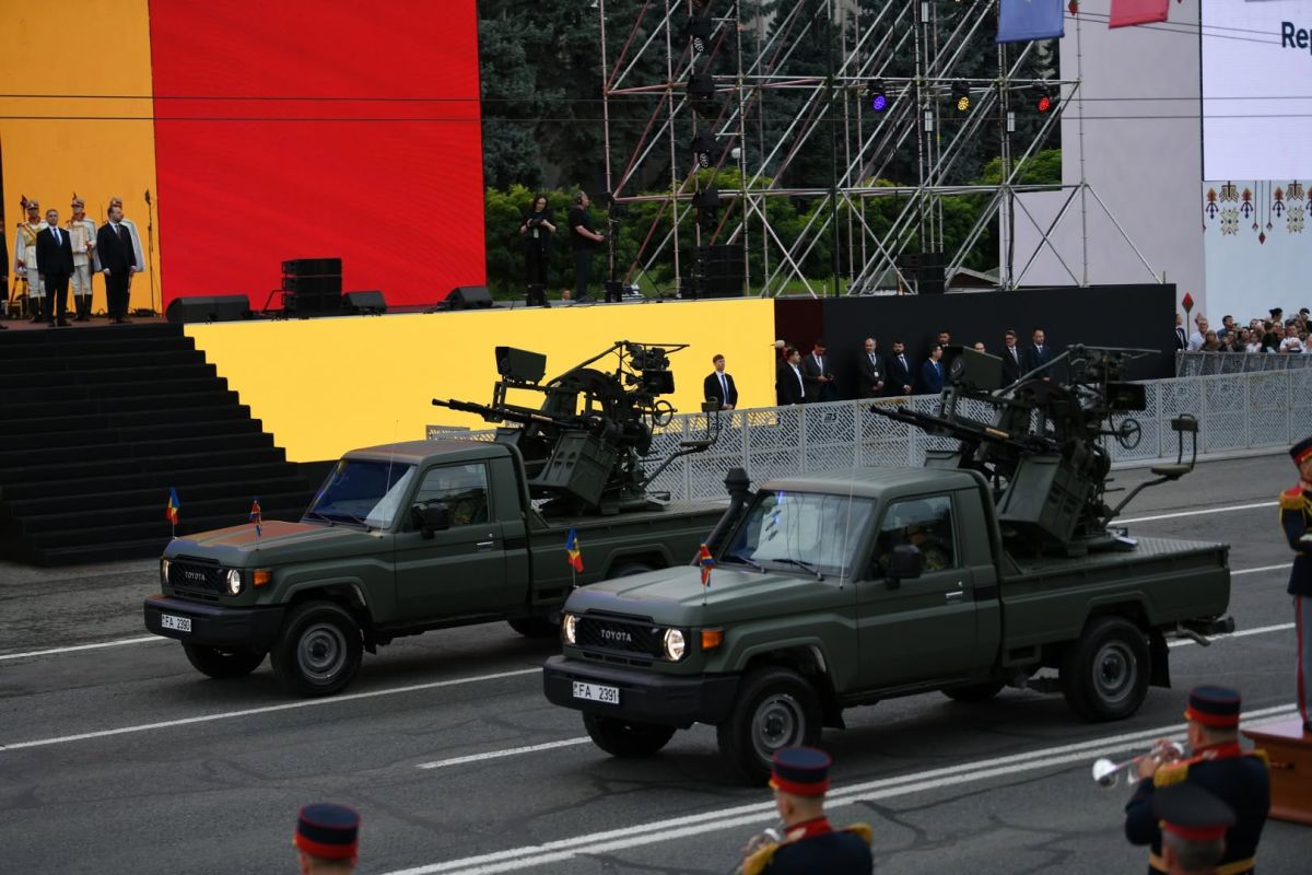 Игорь Додон публикует фото пикапов с зенитными пулемётами в Окницком районе вблизи села Берёзовка, давая понять, что снято вот-вот и "было бы правильно, если бы власти объяснили людям, что происходит в непосредственной... Игорь Додон публикует фото пикапов с зенитными пулемётами в Окницком районе вблизи села Берёзовка, давая понять, что снято вот-вот и "было бы правильно, если бы власти объяснили людям, что происходит в непосредственной...