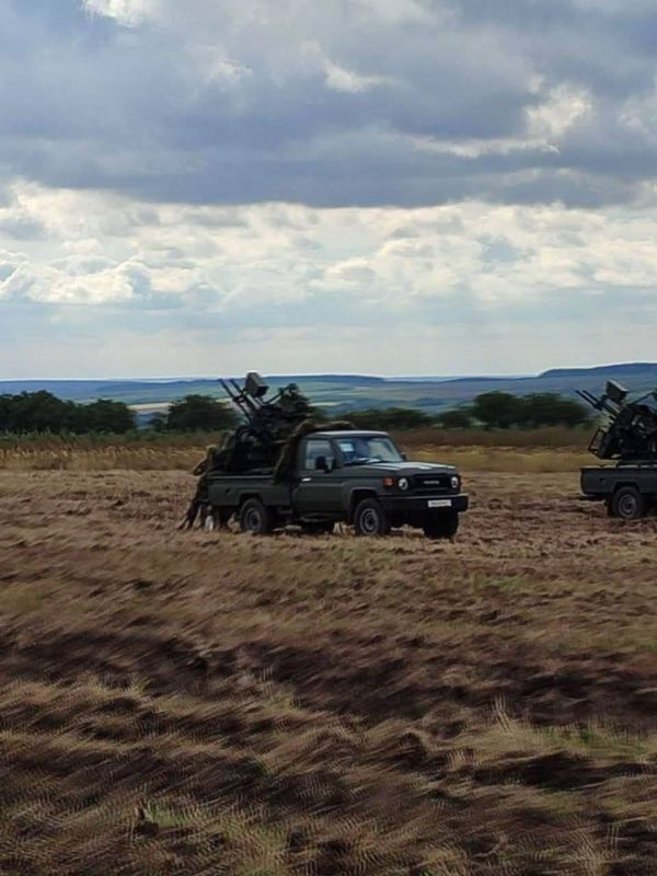 Игорь Додон публикует фото пикапов с зенитными пулемётами в Окницком районе вблизи села Берёзовка, давая понять, что снято вот-вот и "было бы правильно, если бы власти объяснили людям, что происходит в непосредственной...