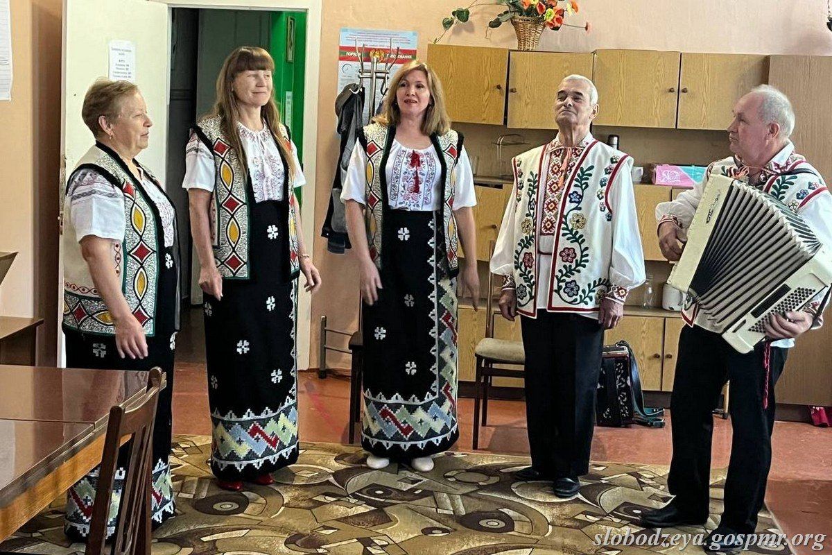 Тематический вечер «Молоды душой» в клубе «Ветеран» Тематический вечер «Молоды душой» в клубе «Ветеран»