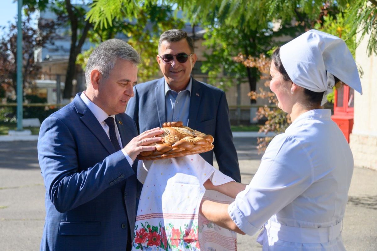 Почти 1220 тонн продукции выпустил бендерский хлебокомбинат за 8 месяцев Почти 1220 тонн продукции выпустил бендерский хлебокомбинат за 8 месяцев