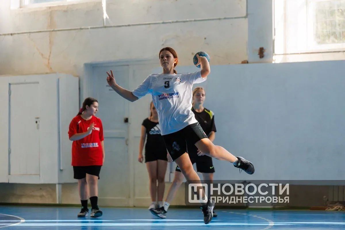 Гандболистки тираспольской СДЮШОР-1 готовятся к новому сезону Гандболистки тираспольской СДЮШОР-1 готовятся к новому сезону