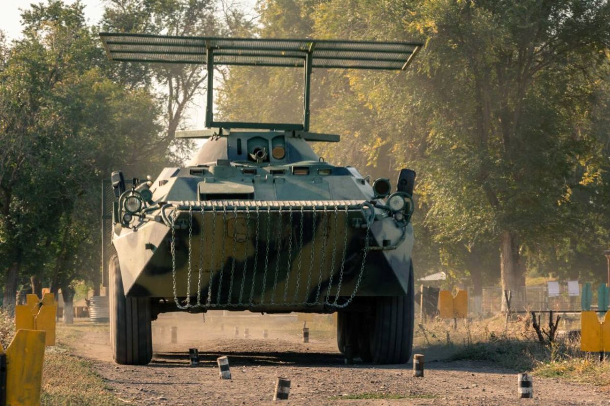КУРСАНТЫ ВОЕННОГО ИНСТИТУТА ОТРАБОТАЛИ ВОЖДЕНИЕ БТР НА ПОЛОСЕ ПРЕПЯТСТВИЙ КУРСАНТЫ ВОЕННОГО ИНСТИТУТА ОТРАБОТАЛИ ВОЖДЕНИЕ БТР НА ПОЛОСЕ ПРЕПЯТСТВИЙ