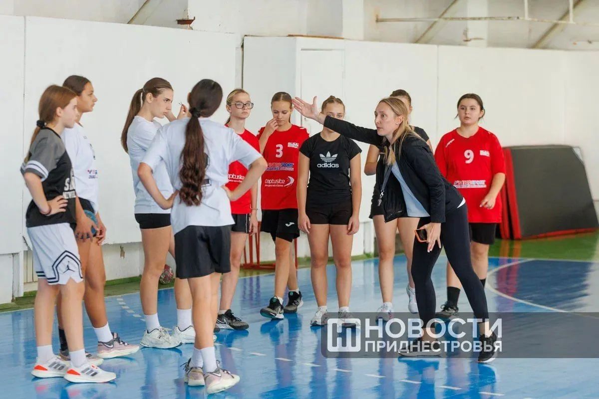 Гандболистки тираспольской СДЮШОР-1 готовятся к новому сезону Гандболистки тираспольской СДЮШОР-1 готовятся к новому сезону