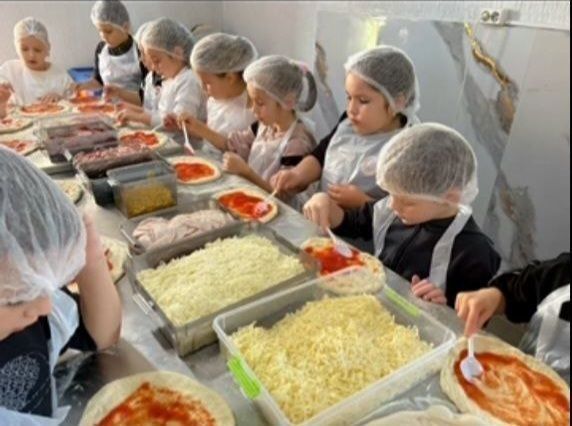 В дубоссарской пекарне «Живой хлеб» Виталия и Марины Юзленко прошёл увлекательный мастер - класс для юных дубоссарцев В дубоссарской пекарне «Живой хлеб» Виталия и Марины Юзленко прошёл увлекательный мастер - класс для юных дубоссарцев