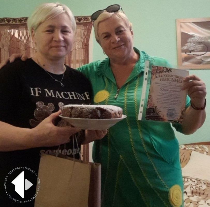 В Дубоссарах уже несколько дней поздравляют ветеранов педагогического труда сразу с двумя праздниками: Днём пожилого человека и Днём учителя, который отмечают сегодня В Дубоссарах уже несколько дней поздравляют ветеранов педагогического труда сразу с двумя праздниками: Днём пожилого человека и Днём учителя, который отмечают сегодня