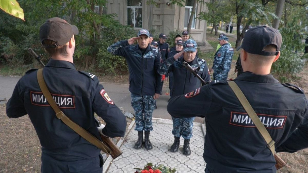 Память в строю. Сегодня в Бендерах почтили память сотрудников уголовного розыска, погибших при исполнении служебного долга Память в строю. Сегодня в Бендерах почтили память сотрудников уголовного розыска, погибших при исполнении служебного долга