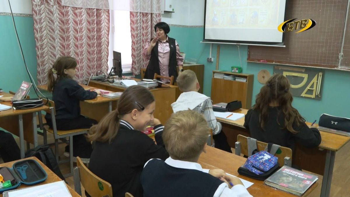 Школа стала её жизнью. Наталья Гылка почти 40 лет работает в Бендерской школе №13 Школа стала её жизнью. Наталья Гылка почти 40 лет работает в Бендерской школе №13