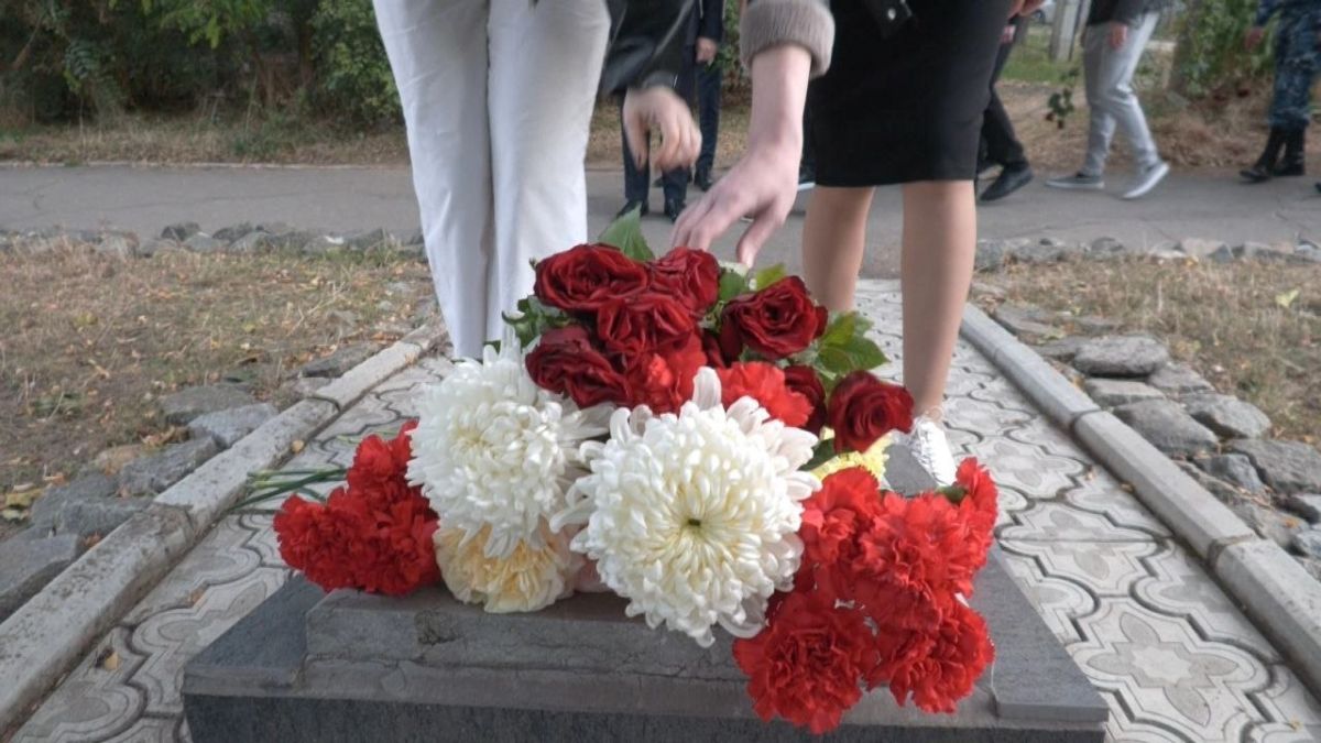 Память в строю. Сегодня в Бендерах почтили память сотрудников уголовного розыска, погибших при исполнении служебного долга Память в строю. Сегодня в Бендерах почтили память сотрудников уголовного розыска, погибших при исполнении служебного долга