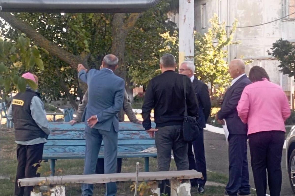 В селе Фрунзе к началу отопительного сезона отремонтировали крышу многоквартирного дома В селе Фрунзе к началу отопительного сезона отремонтировали крышу многоквартирного дома