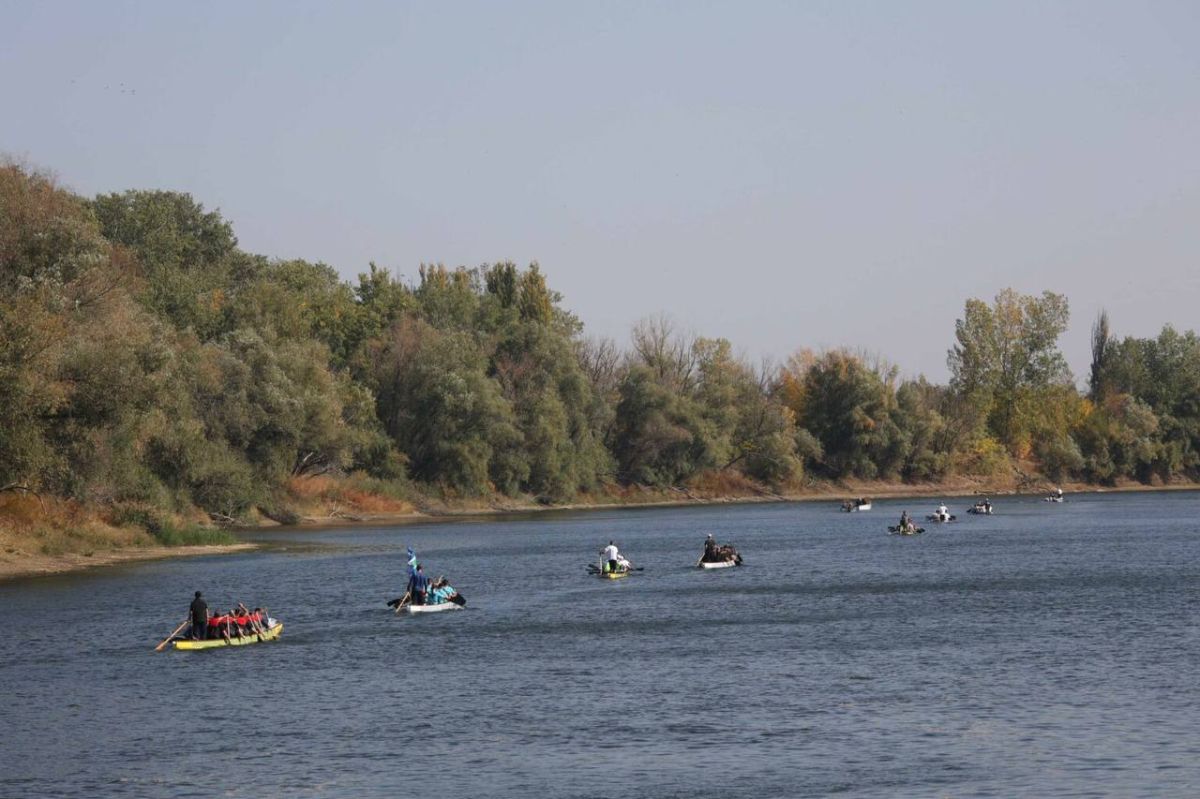 В ПРИДНЕСТРОВЬЕ ПРОШЁЛ ПЕРВЫЙ КРЕСТНЫЙ ХОД НА ВОДЕ В ПРИДНЕСТРОВЬЕ ПРОШЁЛ ПЕРВЫЙ КРЕСТНЫЙ ХОД НА ВОДЕ