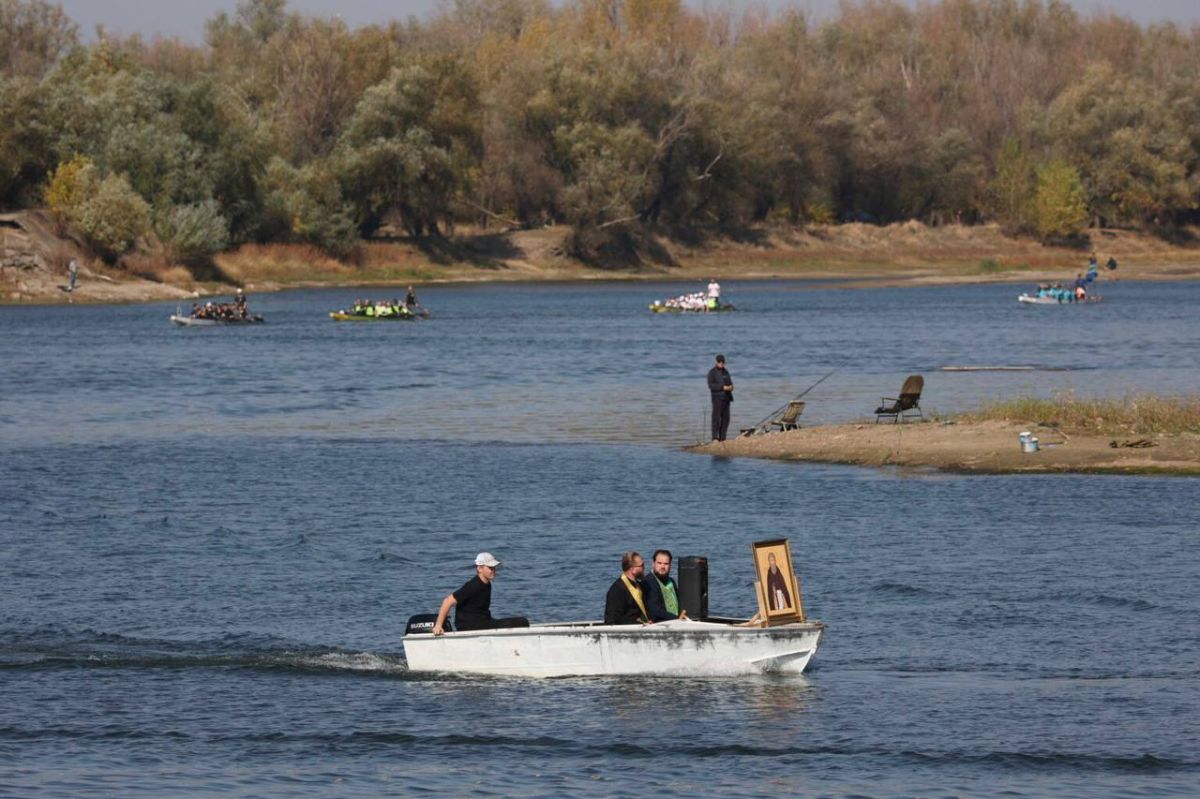 В ПРИДНЕСТРОВЬЕ ПРОШЁЛ ПЕРВЫЙ КРЕСТНЫЙ ХОД НА ВОДЕ В ПРИДНЕСТРОВЬЕ ПРОШЁЛ ПЕРВЫЙ КРЕСТНЫЙ ХОД НА ВОДЕ