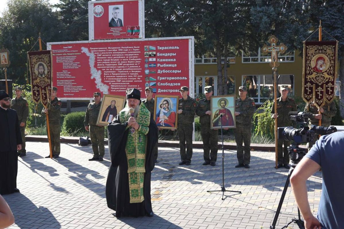 В ПРИДНЕСТРОВЬЕ ПРОШЁЛ ПЕРВЫЙ КРЕСТНЫЙ ХОД НА ВОДЕ В ПРИДНЕСТРОВЬЕ ПРОШЁЛ ПЕРВЫЙ КРЕСТНЫЙ ХОД НА ВОДЕ