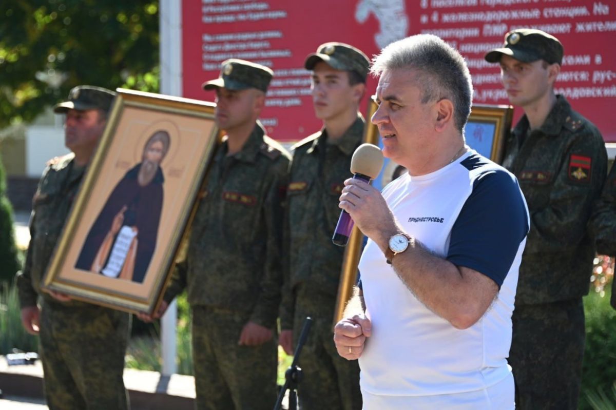 Президент Вадим Красносельский поблагодарил инициаторов, организаторов и участников крестного хода за возрождение оставшейся в прошлом, но, к счастью, как показало сегодняшнее мероприятие, не утраченной доброй традиции Президент Вадим Красносельский поблагодарил инициаторов, организаторов и участников крестного хода за возрождение оставшейся в прошлом, но, к счастью, как показало сегодняшнее мероприятие, не утраченной доброй традиции