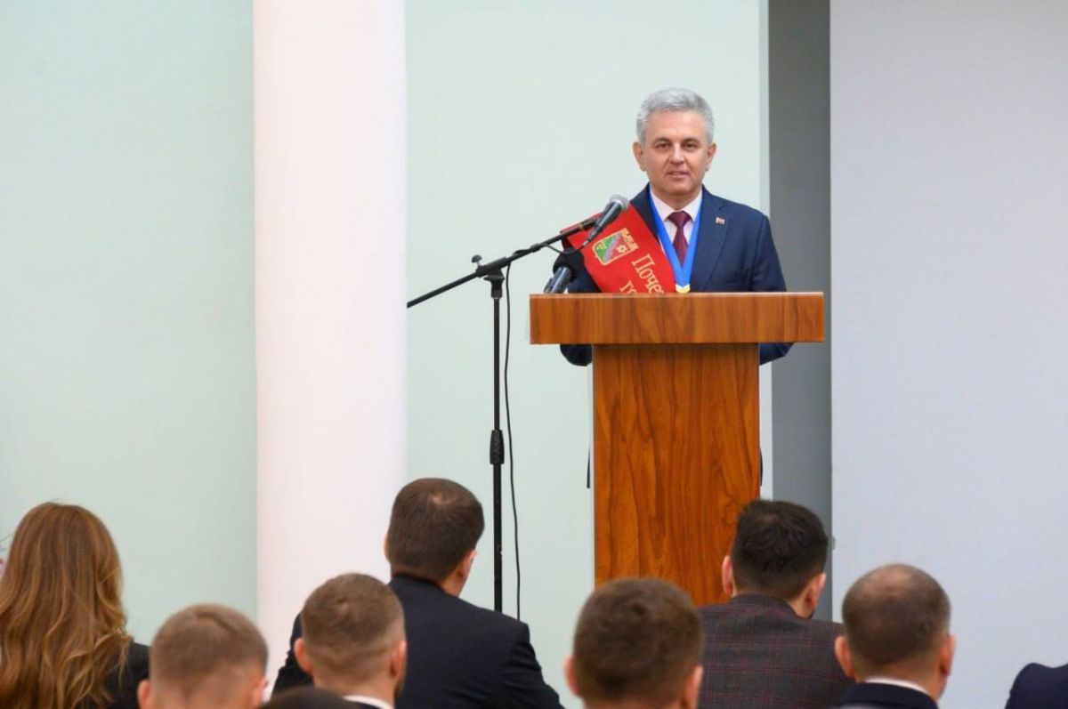 Президент ПМР Вадим Красносельский, выступая в честь 234-летия Тирасполя, напомнил об истории города и людях, которые стояли у его истоков, — Александре Суворове, князе Потёмкине-Таврическом и императрице Екатерине II