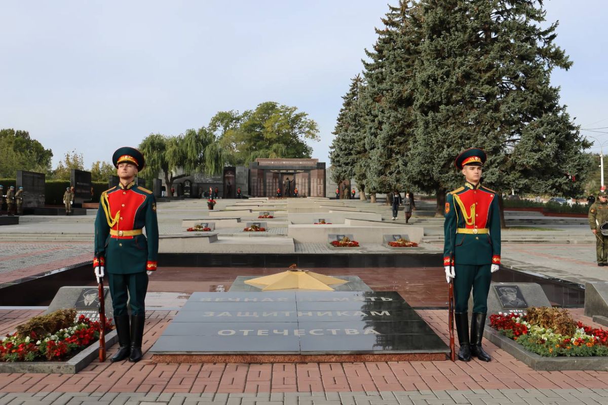 В Тирасполе празднование Дня города традиционно началось с торжественной церемонии возложения цветов В Тирасполе празднование Дня города традиционно началось с торжественной церемонии возложения цветов