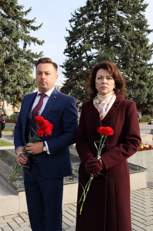 В Тирасполе празднование Дня города традиционно началось с торжественной церемонии возложения цветов В Тирасполе празднование Дня города традиционно началось с торжественной церемонии возложения цветов
