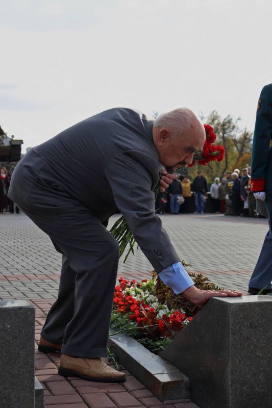 В Тирасполе празднование Дня города традиционно началось с торжественной церемонии возложения цветов В Тирасполе празднование Дня города традиционно началось с торжественной церемонии возложения цветов